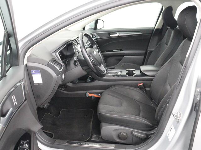 Ford MONDEO 2.0 IVCT HEV Titanium | Stoelverwarming | Carplay | Keyless | Navigatie | Verwarmde voorruit | Parkeerhulp | DAB | Climate control | Cruise control