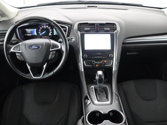 Ford MONDEO 2.0 IVCT HEV Titanium | Stoelverwarming | Carplay | Keyless | Navigatie | Verwarmde voorruit | Parkeerhulp | DAB | Climate control | Cruise control