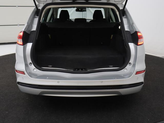 Ford MONDEO 2.0 IVCT HEV Titanium | Stoelverwarming | Carplay | Keyless | Navigatie | Verwarmde voorruit | Parkeerhulp | DAB | Climate control | Cruise control