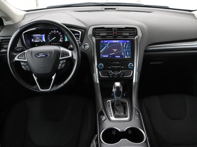 Ford MONDEO 2.0 IVCT HEV Titanium | Stoelverwarming | Carplay | Keyless | Navigatie | Climate control | Parkeerhulp | Cruise control | Bluetooth | DAB | Verwarmde voorruit