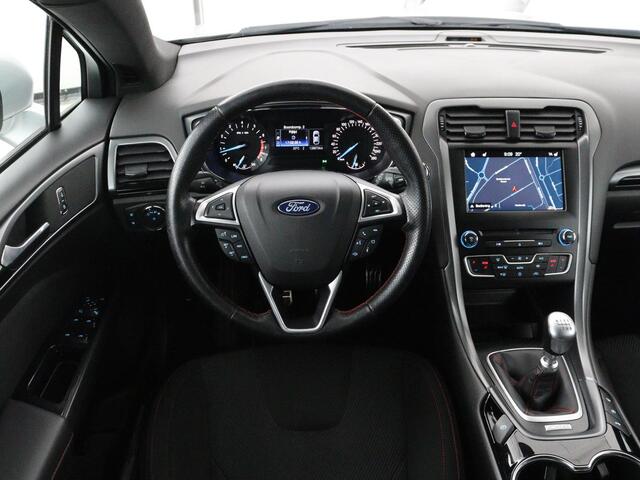 Ford MONDEO 1.5 ST Line | Trekhaak | Stoelverwarming | Keyless | Carplay | Navigatie | Stuurverwarming | Park Assist | Sfeerverlichting | DAB | Climate control | Bluetooth | Cruise control | Origineel NL