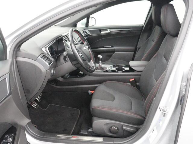 Ford MONDEO 1.5 ST Line | Trekhaak | Stoelverwarming | Keyless | Carplay | Navigatie | Stuurverwarming | Park Assist | Sfeerverlichting | DAB | Climate control | Bluetooth | Cruise control | Origineel NL