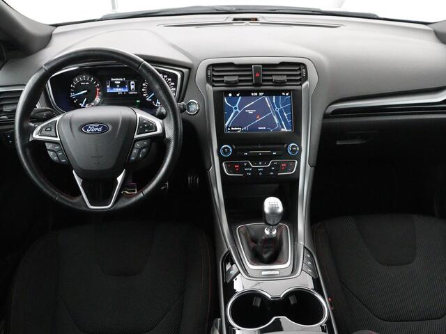 Ford MONDEO 1.5 ST Line | Trekhaak | Stoelverwarming | Keyless | Carplay | Navigatie | Stuurverwarming | Park Assist | Sfeerverlichting | DAB | Climate control | Bluetooth | Cruise control | Origineel NL