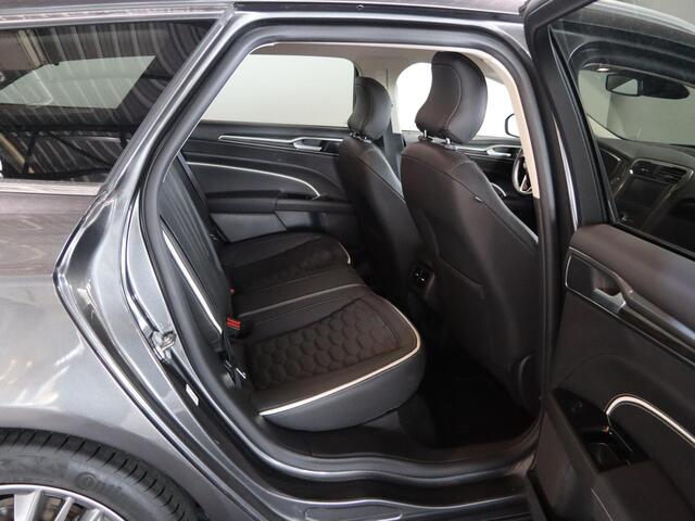 Ford MONDEO Wagon 2.0 IVCT HEV Vignale | Winterpakket | Cruise Control Adaptief | Parkeercamera | Elektrisch verstelbare stoelen met geheugen | Parkeercamera |