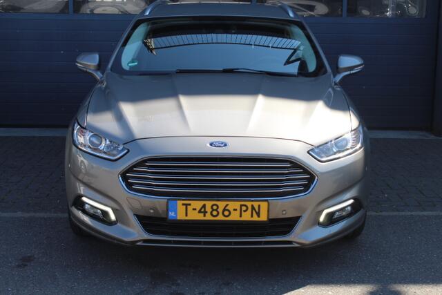 Ford MONDEO Wagon 1.5 Titanium Navi, Keyless entry, Climatecontrol, PDC, Trekhaak, Parkeer ass.