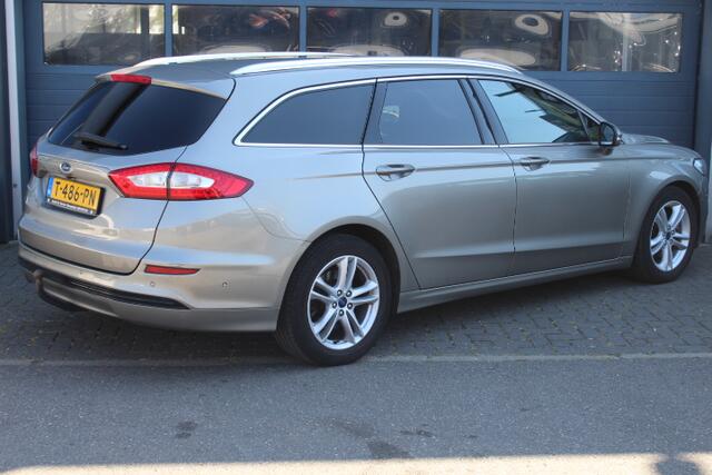 Ford MONDEO Wagon 1.5 Titanium Navi, Keyless entry, Climatecontrol, PDC, Trekhaak, Parkeer ass.