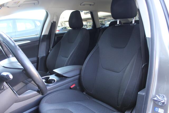 Ford MONDEO Wagon 1.5 Titanium Navi, Keyless entry, Climatecontrol, PDC, Trekhaak, Parkeer ass.