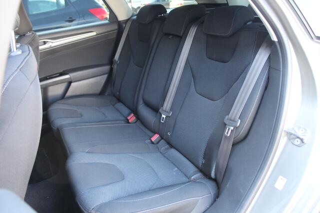 Ford MONDEO Wagon 1.5 Titanium Navi, Keyless entry, Climatecontrol, PDC, Trekhaak, Parkeer ass.
