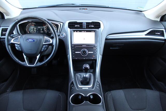 Ford MONDEO Wagon 1.5 Titanium Navi, Keyless entry, Climatecontrol, PDC, Trekhaak, Parkeer ass.