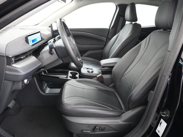 Ford MUSTANG Mach-E Extended RWD 98 kWh Leer Pano-Dak Auto-Pilot-Adaptive Cruise+Lane Centring Assist en Stop&Go Apple-Android Carplay 360-gr-Camera Active-Park-Assist+PDC-a+v Sync4 18"LM B&O-HiFi-10speakers Qi-laden LED-v+a Pre-Collision-Assist+voetgangers-en-fietser