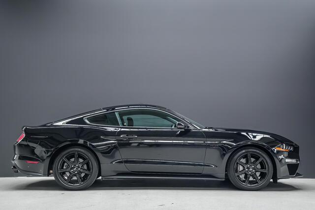 Ford MUSTANG Fastback GT 5.0 V8 HANDSCHAKEL |Corsa performance exhaust|cruise control|parkeer camera|climate control|19"|