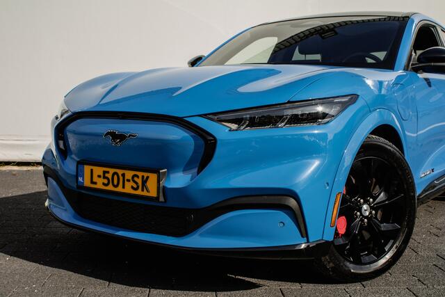 Ford MUSTANG Mach-E Extended Range First Edition AWD 98 kWh Panoramadak/ B&O/ Trekhaak/ Lederen int./ Camera/ Stoel-stuurverwarming