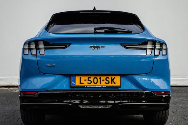 Ford MUSTANG Mach-E Extended Range First Edition AWD 98 kWh Panoramadak/ B&O/ Trekhaak/ Lederen int./ Camera/ Stoel-stuurverwarming