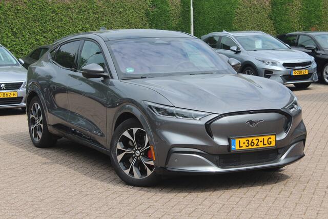 Ford MUSTANG Mach-E Extended First Edition AWD 98 kWh / Panoramadak / Camera / Leder / 19'' / B&O / Keyless / DAB / Dodehoek / ACC / Navigatie / Sfeerverlichting / Stoelverwarming