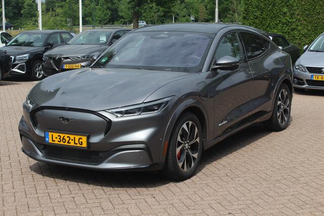 Ford MUSTANG Mach-E Extended First Edition AWD 98 kWh / Panoramadak / Camera / Leder / 19'' / B&O / Keyless / DAB / Dodehoek / ACC / Navigatie / Sfeerverlichting / Stoelverwarming