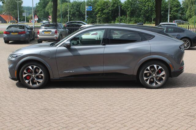 Ford MUSTANG Mach-E Extended First Edition AWD 98 kWh / Panoramadak / Camera / Leder / 19'' / B&O / Keyless / DAB / Dodehoek / ACC / Navigatie / Sfeerverlichting / Stoelverwarming