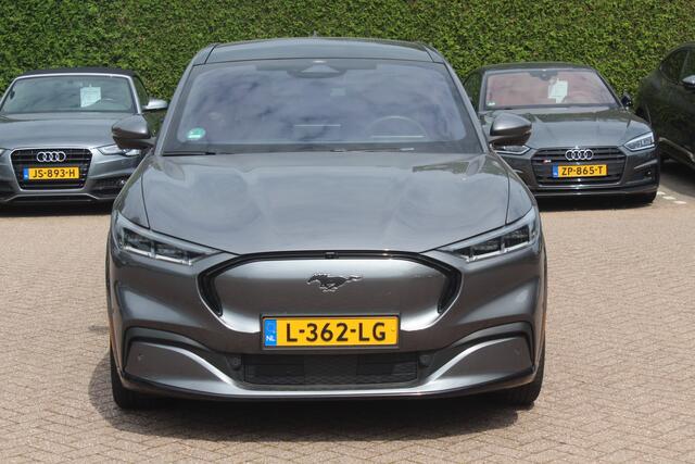 Ford MUSTANG Mach-E Extended First Edition AWD 98 kWh / Panoramadak / Camera / Leder / 19'' / B&O / Keyless / DAB / Dodehoek / ACC / Navigatie / Sfeerverlichting / Stoelverwarming