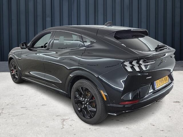 Ford MUSTANG Mach-E Extended Premium AWD 98 kWh (351 PK) 1e-Eig. & Dealer-Onderh. BOVAG-Garantie. NL-Auto. Leer, Navigatie/Apple-Carplay/Android-Auto, Adaptive-cruisecontrol, Keyless-Entry/Start, Parkeersensoren-V+A, Elek.-Achterklep, Achteruitrijcamera, Stoel/Stuur-V