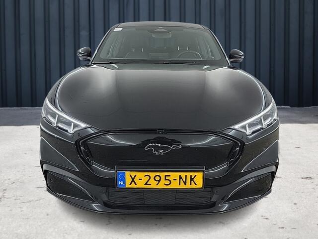 Ford MUSTANG Mach-E Extended Premium AWD 98 kWh (351 PK) 1e-Eig. & Dealer-Onderh. BOVAG-Garantie. NL-Auto. Leer, Navigatie/Apple-Carplay/Android-Auto, Adaptive-cruisecontrol, Keyless-Entry/Start, Parkeersensoren-V+A, Elek.-Achterklep, Achteruitrijcamera, Stoel/Stuur-V