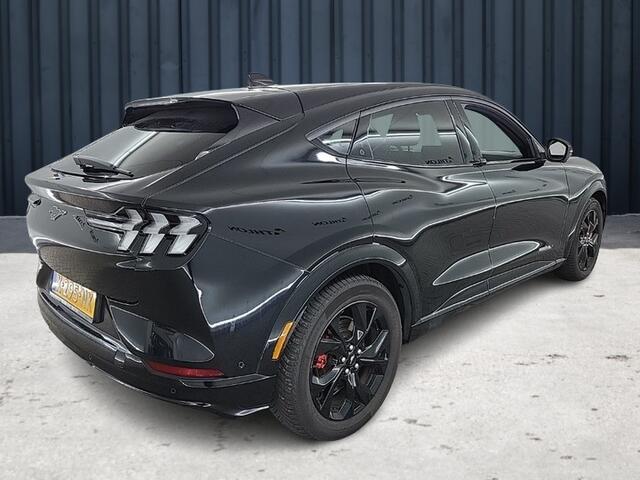 Ford MUSTANG Mach-E Extended Premium AWD 98 kWh (351 PK) 1e-Eig. & Dealer-Onderh. BOVAG-Garantie. NL-Auto. Leer, Navigatie/Apple-Carplay/Android-Auto, Adaptive-cruisecontrol, Keyless-Entry/Start, Parkeersensoren-V+A, Elek.-Achterklep, Achteruitrijcamera, Stoel/Stuur-V
