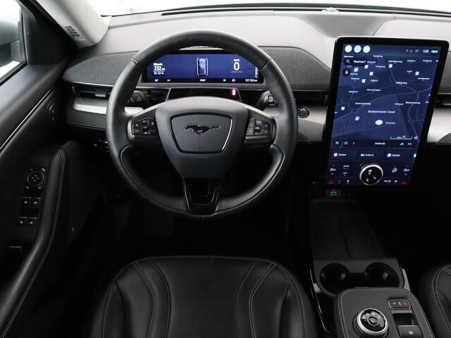 Ford MUSTANG Mach-E RWD 75 kWh | Panoramadak | Leder | Trekhaak | Stoelverwarming | Adaptive cruise | 360 camera | Adaptive cruise | B&O Sound | Stuurverwarming