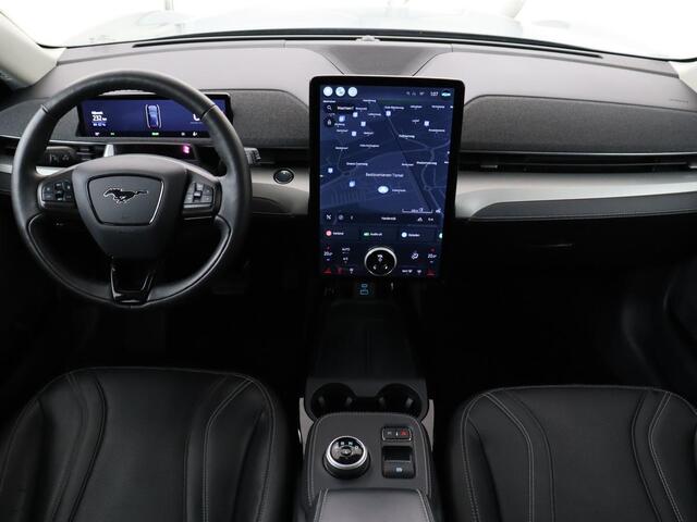 Ford MUSTANG Mach-E RWD 75 kWh | Panoramadak | Leder | Trekhaak | Stoelverwarming | Adaptive cruise | 360 camera | Adaptive cruise | B&O Sound | Stuurverwarming