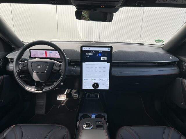 Ford MUSTANG Mach-E AWD 75 kWh / Navigatie / Panorama dak / Achterklep Elektrisch / Cruise Control Adaptief / Climate Control /