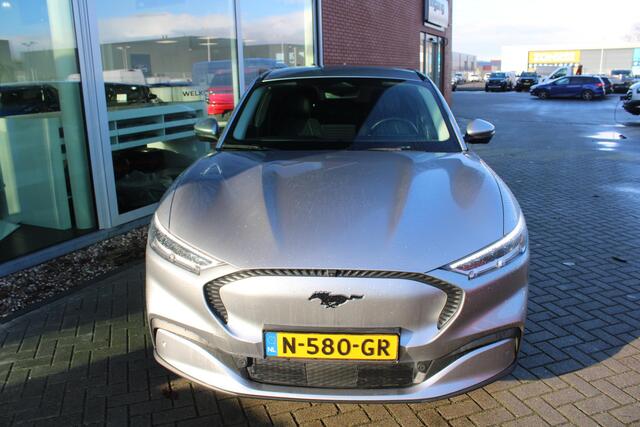 Ford MUSTANG Mach-E RWD 75 kWh | Trekhaak | Lederen bekleding | Voorruitverwarming | Stoelverwarming | Adaptieve cruise Control | Camera | Electrische achterklep