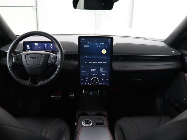 Ford MUSTANG Mach-E AWD 75 kWh | Panoramadak | 360 Camera | Leder | Stoelverwarming | Adaptive cruise | Carplay | Park Assist | Navigatie | Full LED | B&O Sound