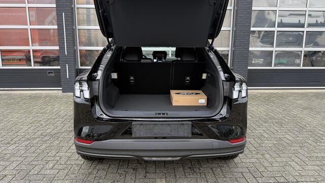 Ford MUSTANG Mach-E Standard RWD 75 kWh Voordeel ¤1.000,- | Snel direct leverbaar |
