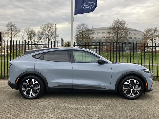 Ford MUSTANG Mach-E 72,6 kWh | Technology Pack +| Panoramadak (vast) | warmtewerende voorruit |