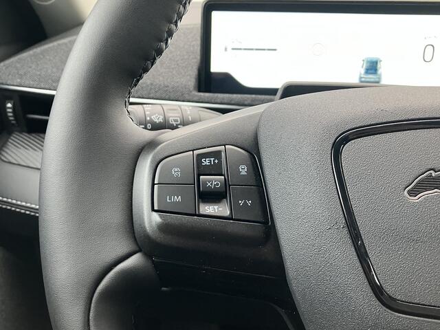 Ford MUSTANG Mach-E 72,6 kWh | Technology Pack +| Panoramadak (vast) | warmtewerende voorruit |