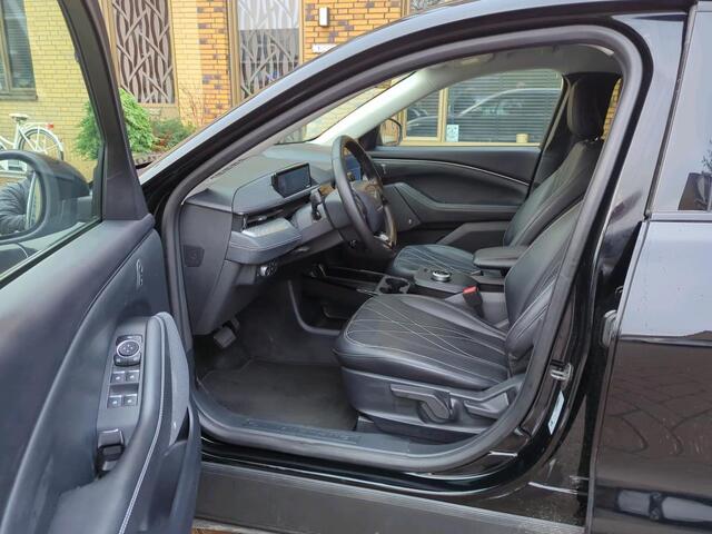 Ford MUSTANG Mach-E RWD 75 kWh NL-AUTO | 75 KWH | LEDER