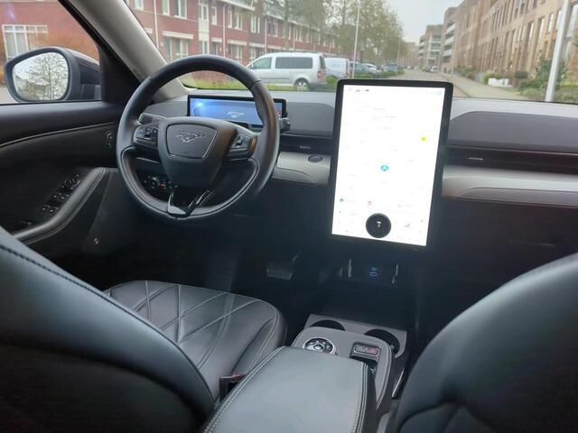 Ford MUSTANG Mach-E RWD 75 kWh NL-AUTO | 75 KWH | LEDER