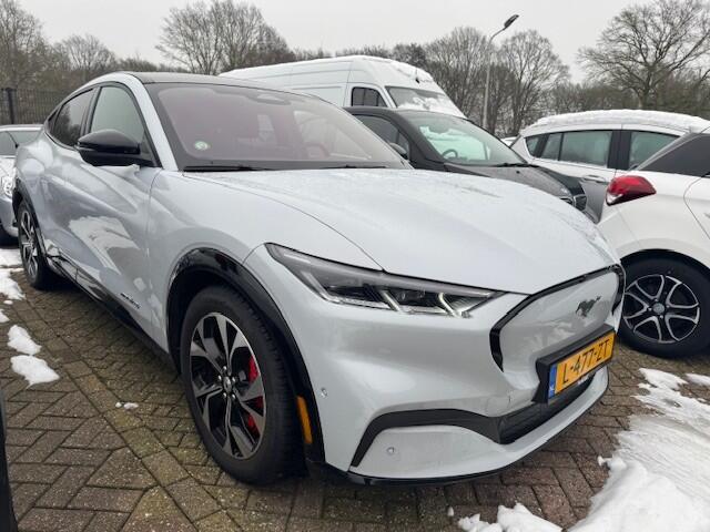 Ford MUSTANG Mach-E AWD 75 kWh / SOH 93,4% / Panoramadak / Camera / Leder / 19'' / B&O / Keyless / DAB / Dodehoek / ACC / Navigatie / Sfeerverlichting / Stoelverwarming