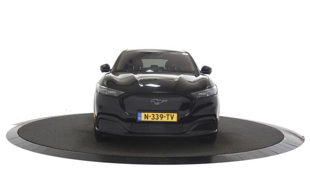 Ford MUSTANG Mach-E AWD 75 kWh Trekhaak / Panoramadak / SOH 100%