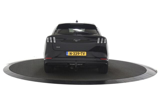 Ford MUSTANG Mach-E AWD 75 kWh Trekhaak / Panoramadak / SOH 100%