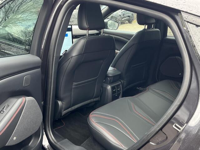 Ford MUSTANG Mach-E AWD 75 kWh SOH 95% |14.000KM!! VAN ¤ 34.900,- VOOR ¤ 31.877,- UW LENTEVOORDEEL ¤ 3.023,-!| ORIG. NL NAP| EERSTE EIGENAAR| ELEKTRISCHE ACHTERKLEP| B&O| 360 CAMERA| STOEL + STUURVERWARMING| PANO