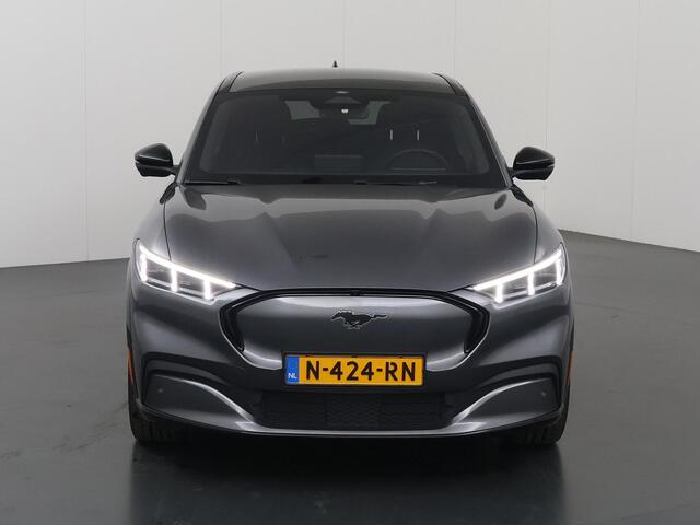 Ford MUSTANG Mach-E Extended First Edition AWD 98 kWh | SOH 94,1% | Trekhaak | Panoramadak | 360° Camera | B&O | Cruise Control Adaptief | Navigatie | Elek. Achterklep | Keyless Entry/Go |