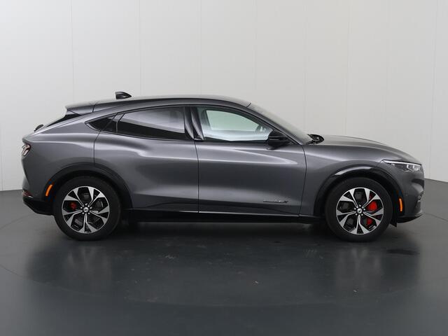 Ford MUSTANG Mach-E Extended First Edition AWD 98 kWh | SOH 94,1% | Trekhaak | Panoramadak | 360° Camera | B&O | Cruise Control Adaptief | Navigatie | Elek. Achterklep | Keyless Entry/Go |