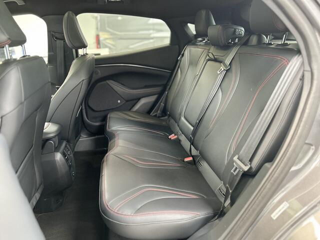 Ford MUSTANG Mach-E Extended First Edition AWD 98 kWh 351 pk | Dealer onderhouden | Pano | Adapt. Cruise | Dodehoek Detectie | B&O | 19" LMV | Winterpack |