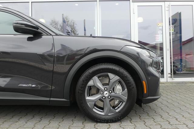 Ford MUSTANG Mach-E Extended Premium RWD 98 kWh TREKHAAK AFNEEMBAAR (1.000KG), PANO, 360° CAMERA, MEMORY, WINTER PACK, ADAPT. CRUISE, CLIMA, NAVI, PDC V&A, APPLE CARPLAY/ANDROID AUTO, BLIS, KEYLESS, B&O, ELEKT. ACHTERKLEP, ELEKT. PASSAGIERSSTOEL, 38.851KM