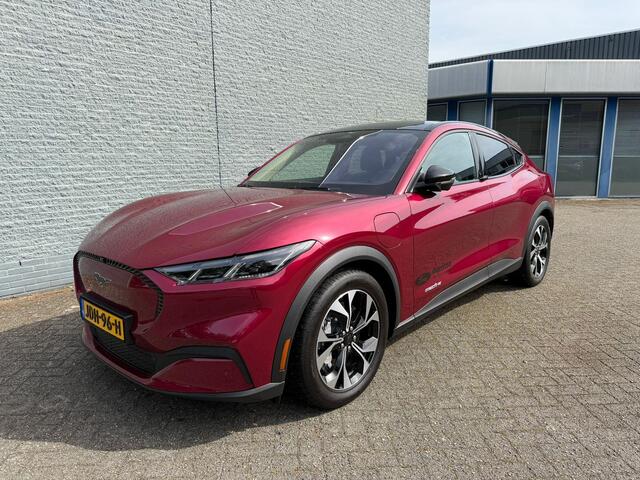 Ford MUSTANG Mach-E Standard RWD 73 kWh 269pk | Panoramadak | Technology Pack | Molten Magenta | Nieuw Model| Warmtepomp | Demo Voordeel