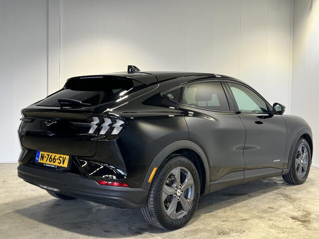 Ford MUSTANG Mach-E RWD 75 kWh | Navigatie/Android/Apple Carplay | LM Velgen 18" | Voorstoelen/Stuur/Voorruit Verwarmd | Cruise Control Adaptief | Airco |