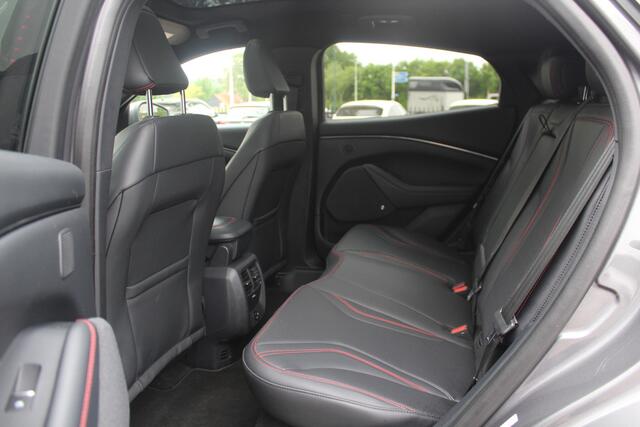 Ford MUSTANG Mach-E Extended First Edition AWD 98 kWh / Panoramadak / Camera / Leder / 19'' / B&O / Keyless / DAB / Dodehoek / ACC / Navigatie / Sfeerverlichting / Stoelverwarming