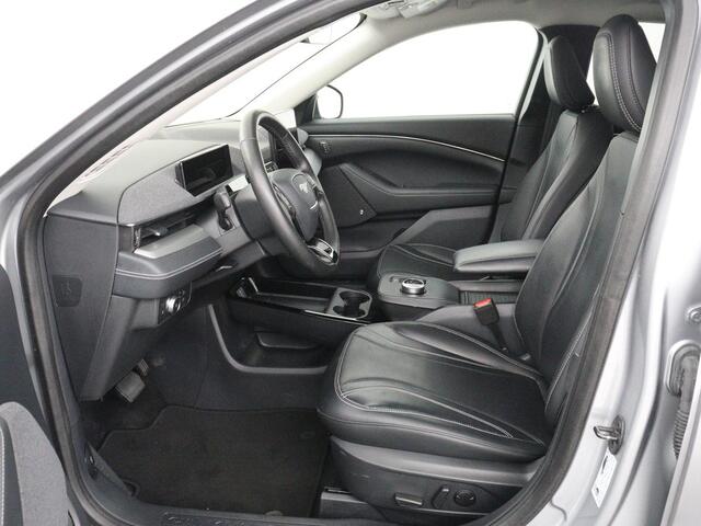 Ford MUSTANG Mach-E Extended RWD 98 kWh | SOH 93,5% | Panoramadak | Trekhaak | 360 Camera | Adaptive cruise control | DAB radio | Stoel & stuurverwarming | Carplay | Bang & Olufsen | Climate control | Keyless | Navigatie