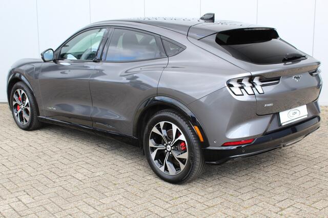Ford MUSTANG Mach-E Premium AWD 75kWh/269pk vierwielaandrijving ! Fabrieksgarantie t/m 29-06-2029 ! Panoramadak, Winter pakket, B&O soundsystem, Camera, 19" LMV, Adaptieve Cruise Control, Metallic lak, Side assist, LED verlichting etc.