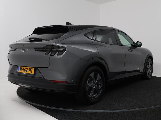 Ford MUSTANG Mach-E Extended RWD 98 kWh | Panoramadak | Afneembare Trekhaak | 360 Camera | Leder | | Nederlandse Auto | NAP |