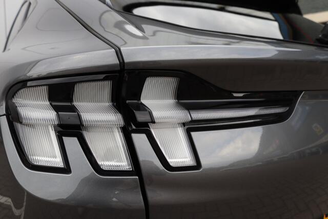 Ford MUSTANG Mach-E RWD 75 kWh | Leder | Camera 360 graden