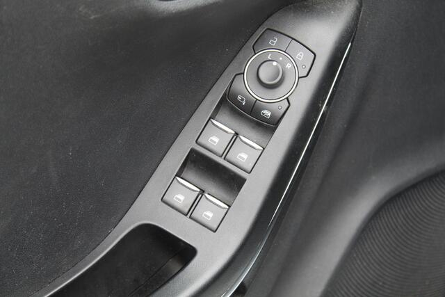 Ford PUMA 1.0 EcoBoost Hybrid Titanium